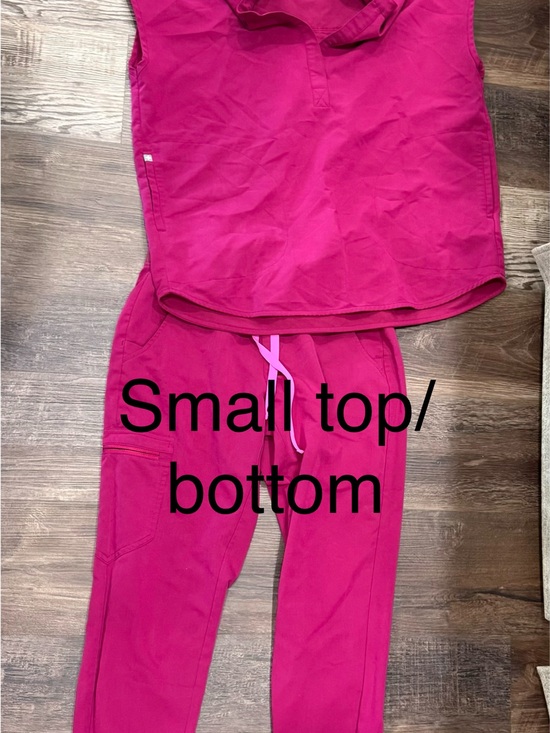 Figs Other - Figs Women's Fuchsia Drawstring Joggers & Top Set